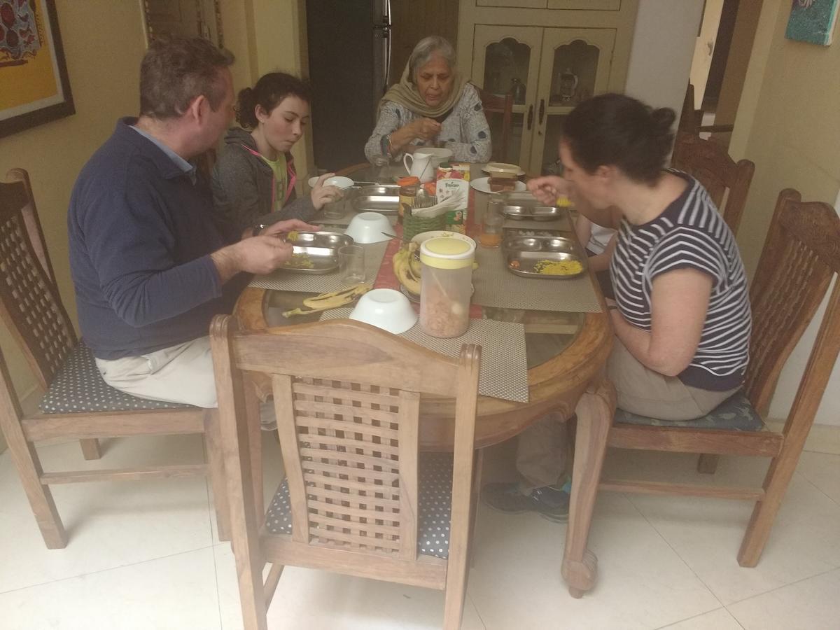 Granny'S Inn Варанаси Екстериор снимка
